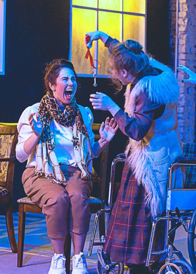 Восемь любящих женщин